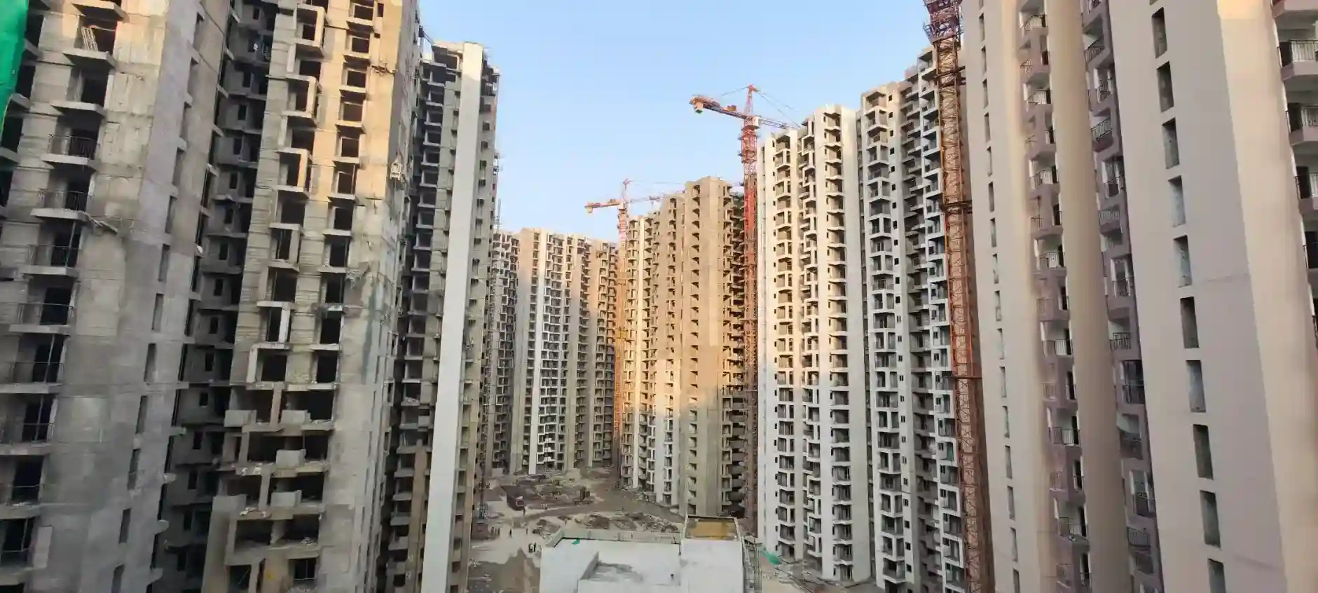 Amrapali Dream Valley 1, 2, 3 BHK Flats in Techzone 4 Noida Extension