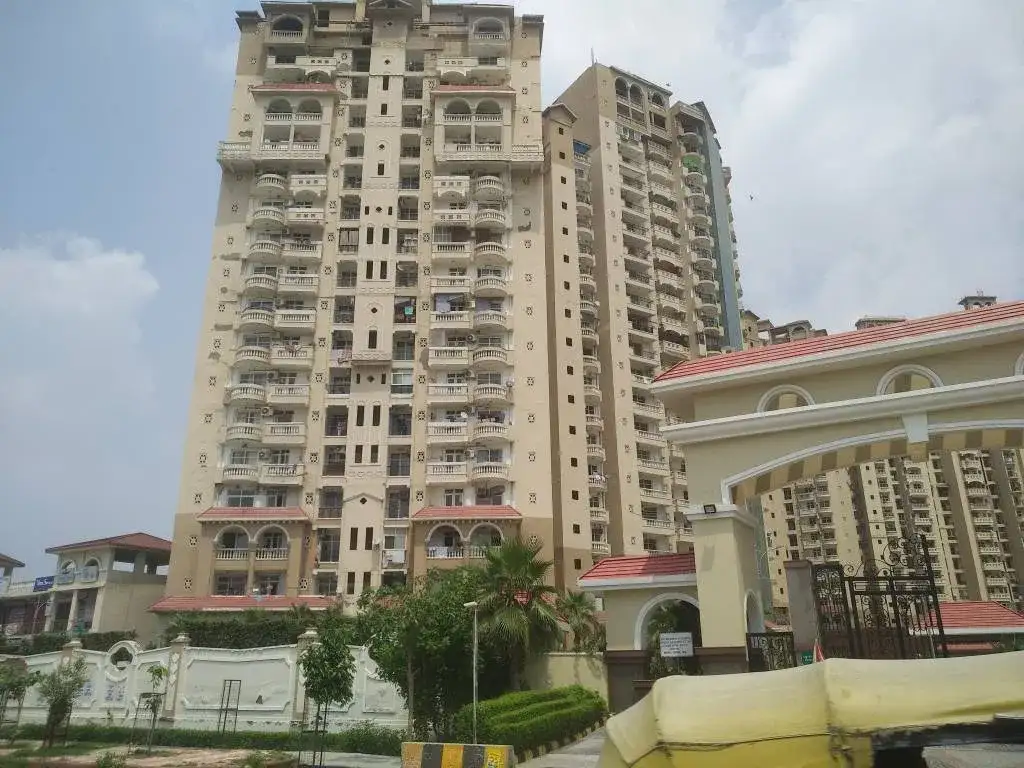 Amrapali Sapphire 2, 3, 4 BHK Flats in Sector 45 Noida